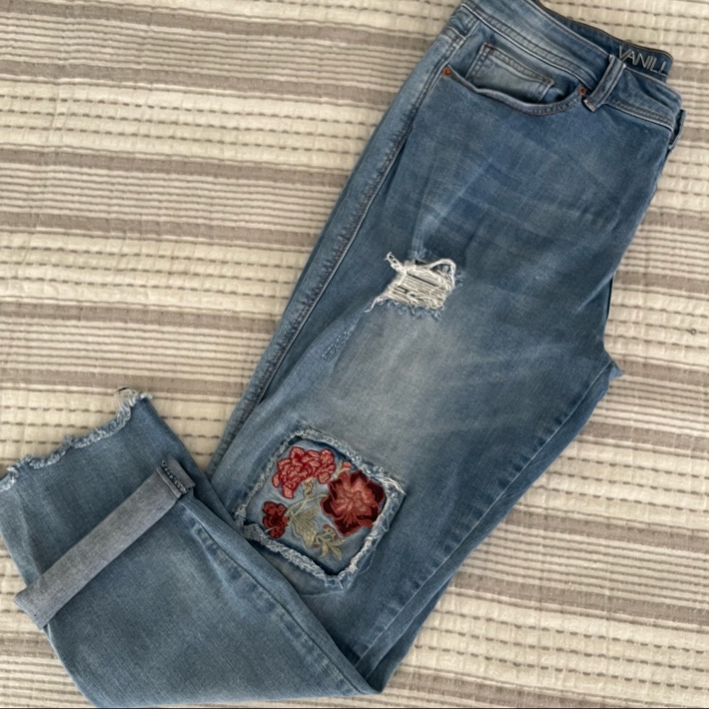 Vanilla Star size 13 Tom Girl Cropped Jeans Embroidered Patch Distressed